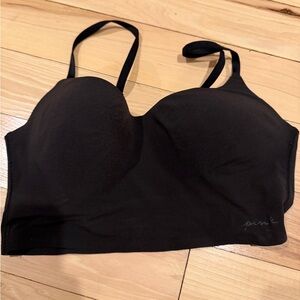 PINK Victoria’s Secret black sports bra/bra - size medium!